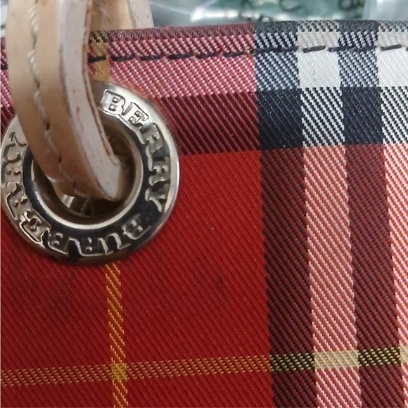 Burberry Women’s Vintage Nova Check Tote Patch Pocket Bag with Cream Accents - Picture 7 of 10